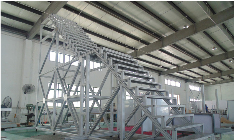 桃子视频官网更新在线观看移动楼梯踏步