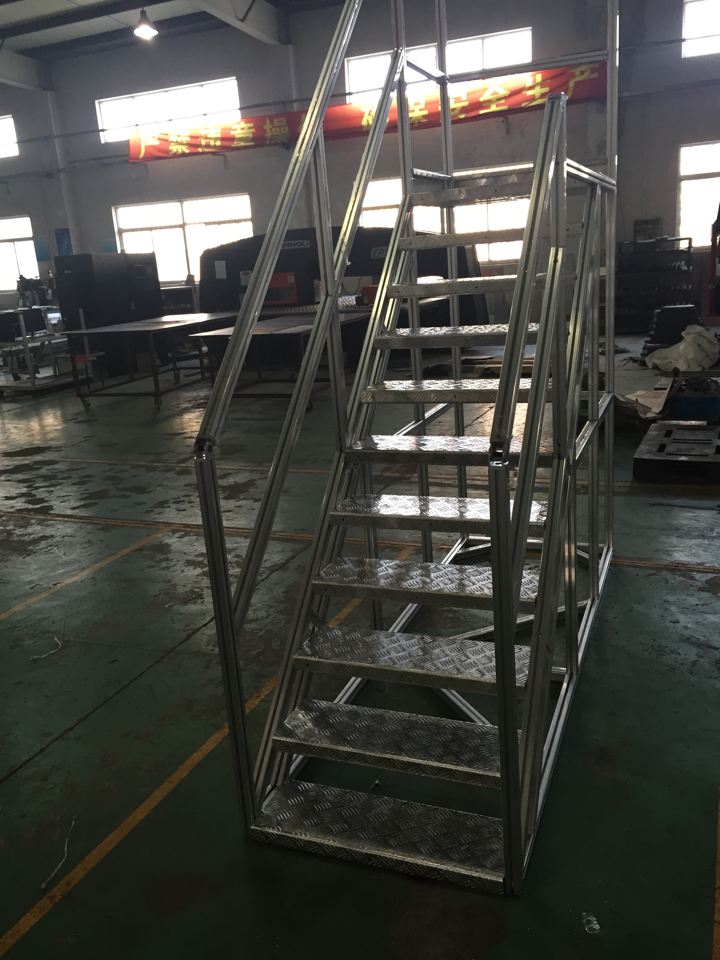 桃子视频官网更新在线观看框架登高梯