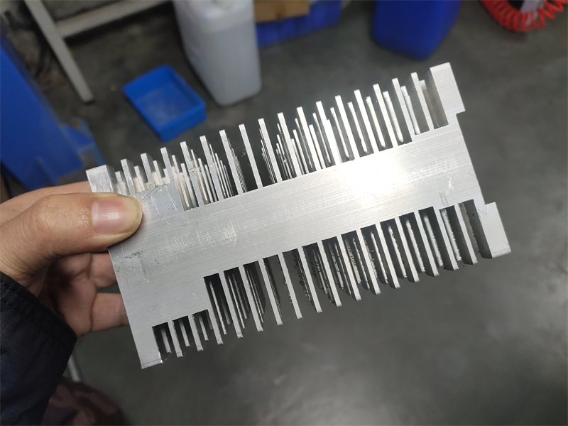 桃子视频官网更新在线观看电源外壳散热器